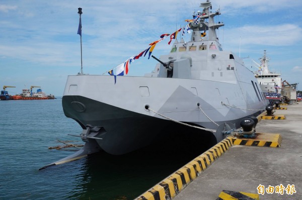 消息指出,海巡署屆時將會採購12艘「海巡版沱江艦」,平時配備76快砲及機槍,戰時可加裝戰鬥系統以及8枚雄三反艦飛彈,可直接納編海軍作戰指揮。(資料照,記者涂鉅旻攝)