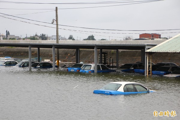 嘉義縣遭逢823豪雨造成嚴重淹水。（記者林宜樟攝）