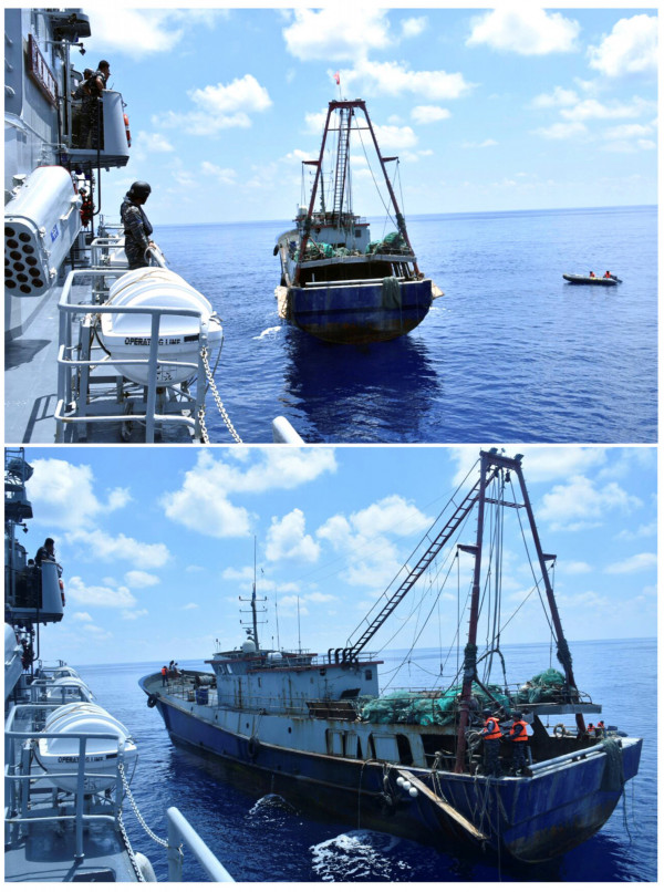 2016年印尼軍艦拖走在納土納群島附近抓到的一艘中國漁船。（路透資料照）