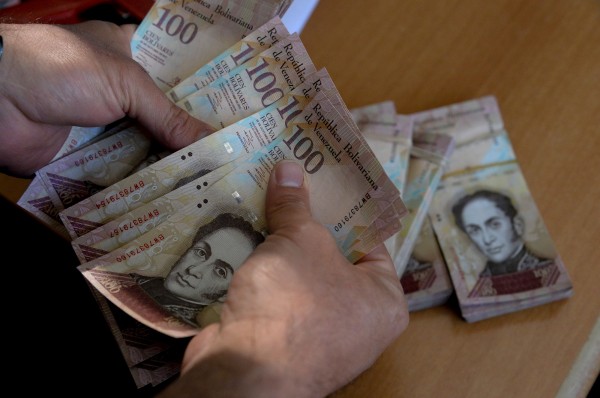 委國政府同時也準備推出新紙鈔，面額是現行流通貨幣的200倍。（法新社）