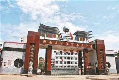 中國湖南一高三生在學校26刀刺死班導師。(圖擷取自網路)