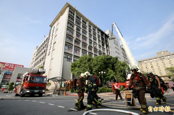 衛福部護理之家大火,造成9死、11重傷。(記者羅沛德攝)
