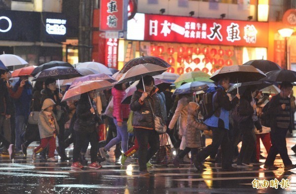 中央氣象局在晚間針對新北、基隆、花蓮與宜蘭發布豪、大雨特報。(資料照)