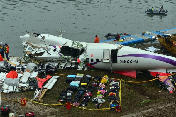   台湾旅客機墜落事故 離陸直後に「メーデー」の交信