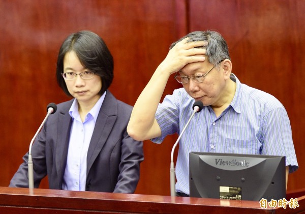 台北市長柯文哲(右)、北農總經理吳音寧(左)。(資料照)