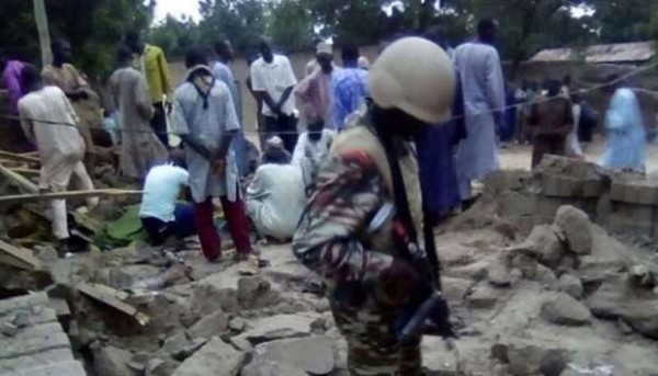 喀麥隆(Cameroon)的一座清真寺發生了恐怖攻擊,5名男子遭到一位12至13歲的「人肉少女炸彈」襲擊死亡,疑似是激進組織博科聖地(Boko Haram)的傑作。(路透)