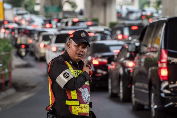泰國曼谷3719名交通警察接受當局的交通規則測驗,竟有多達370人未通過。(法新社)