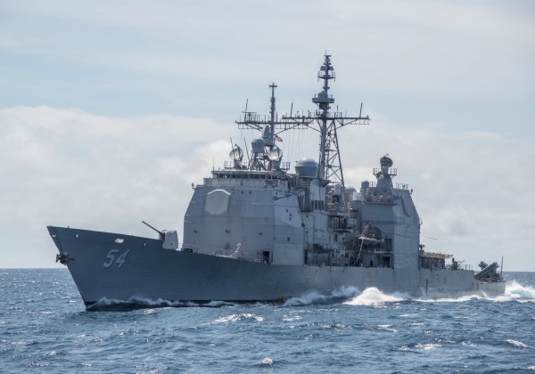 美國海軍希金斯號驅逐艦(USS Higgins)和安提頓號神盾巡洋艦(USS Antietam),駛入南海西沙群島12海里。圖為安提頓號神盾巡洋艦。(美聯社)