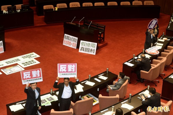 電業法修正案今天在立法院完成三讀。(記者方賓照攝)