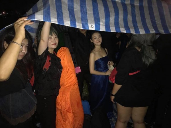 國慶音樂會找來許多資歷顯赫的音樂家出場演奏,卻要他們受日曬雨淋。(圖由馮楚軒提供)