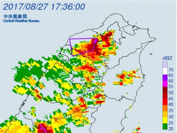 氣象局也於17時44分針對新北市、桃園市、新竹縣發布大雷雨即時訊息，時間持續至18時45分。（圖擷取自中央氣象局）