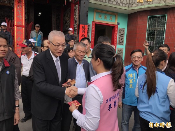 吳敦義曾經是高雄市長，許多政界和地方上朋友都到場致意。（記者黃良傑攝） 