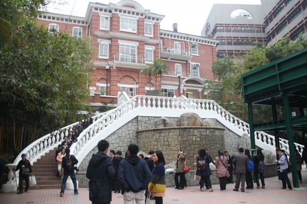 香港大學民意研究計畫今天公布的最新民意調查指出，54%的香港人贊成台灣重入聯合國，比上次調查上升8個百分點。圖為香港大學一景。（資料照，中央社）