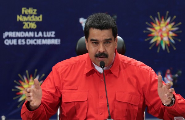 委內瑞拉總統馬杜洛宣布，將於下週三起禁止國內最大面額鈔票100玻利瓦流通。（法新社）