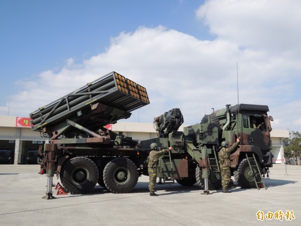 當年參加的「漢光29號」演習軍方人士爆料,時任總統馬英九在演習後覺得雷霆2000多管火箭射擊花費太高,讓現場軍方官員十分感嘆。圖為雷霆2000多管火箭。(資料照,記者羅添斌攝)