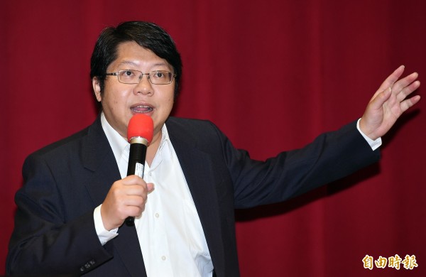 兩岸中信集團將互相參股,賴中強今晚在臉書以「服貿來了」為題,指出這是首個中資「檯面上」入股台灣金融機構的案子,其影響不可輕忽。(資料照,記者廖振輝攝)