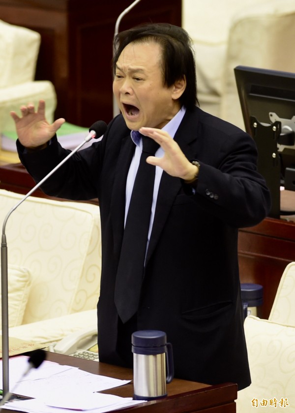 民进党台北市议员王世坚拒绝出席市长柯文哲邀宴,更呛声说,「议员是来监督市长,而不是来当朋友的」。(资料照,记者简荣丰摄)