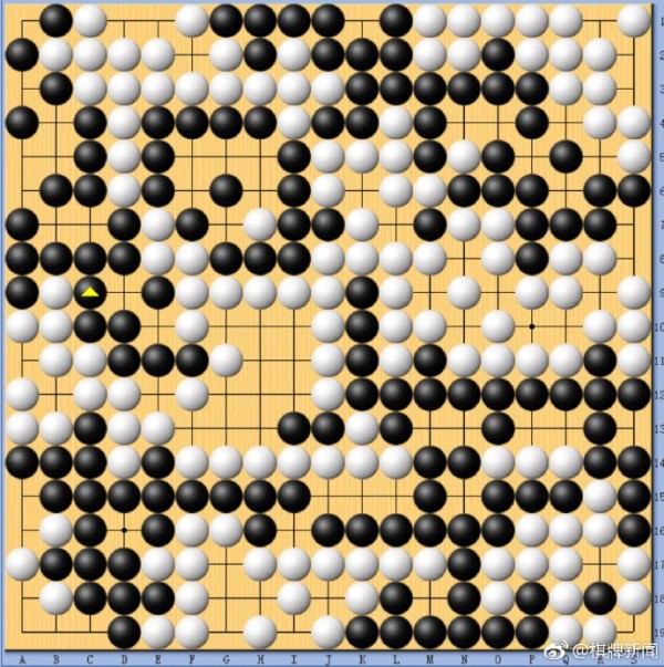 在世界AI圍棋賽上,台灣交大的「CGI」(白方)爆冷擊敗號稱世界第二的中國AI「絕藝」(黑方)。(翻攝自微博)