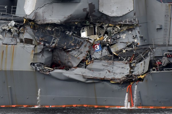 ACX水晶號撞擊後,造成費茲傑羅號艦長室、一間輪機室及兩間用來提供士兵休息的臥艙嚴重受損。(法新社)