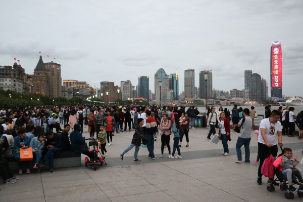 中國史上最長假期「十一長假」即將結束，加班上班可拿到日常工資20倍加班費。（中央社）