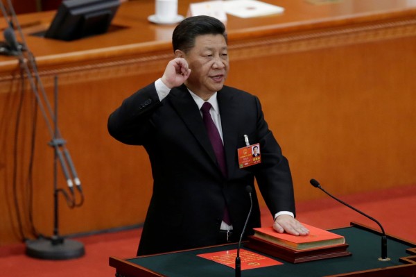 習近平今全票連任中國國家主席,並進行首次憲法宣誓。(路透)