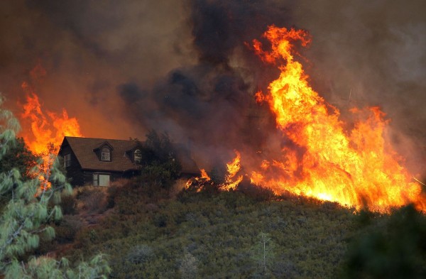 居民被活活燒死？！ 加州大火延燒 數千住戶遭疏散 | 文章內置圖片