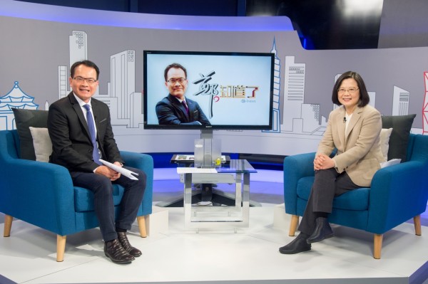 總統蔡英文接受電視專訪表示,被問到下屆台北市長選舉民進黨是否仍與柯文哲合作,強調柯文哲必須對台灣價值做再一次確認,讓民進黨的支持者感覺是可以一起作戰的人。(三立提供)