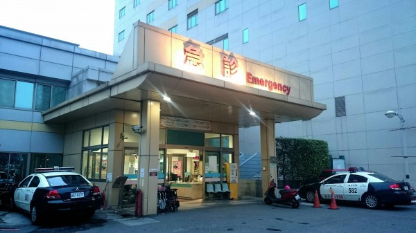 一名69歲婦女日前赴新店耕莘醫院（圖）求診，婦人右乳房原來有一個小腫塊，但沒想到最近開始發育長大，造成生活上極大不便。（翻攝資料照）