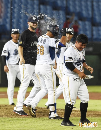 中職》廖健富再見安 猿平隊史9連勝只差一步(影音) 中職》廖健富再見安 猿平隊史9連勝只差一步(影音)