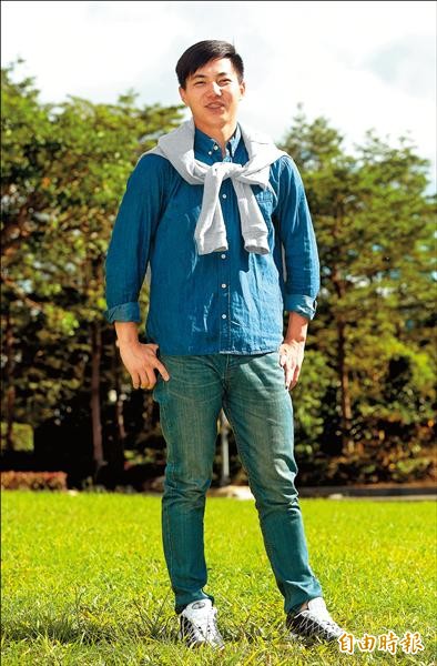 郭俊麟最快再8個月就能拆掉牙套。(記者林正堃攝) 郭俊麟最快再8個月就能拆掉牙套。(記者林正堃攝)