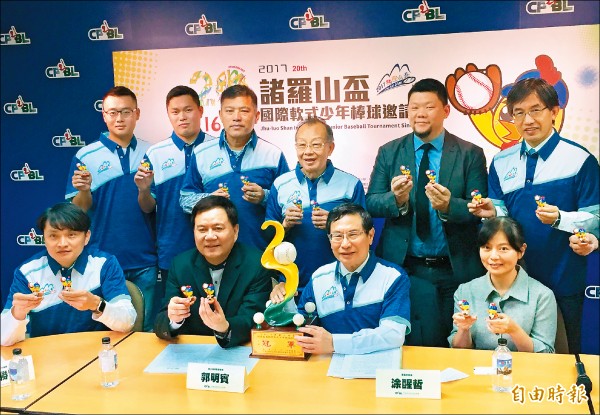 諸羅山盃國際軟式少年棒球邀請賽邁入第20屆,多達223隊參賽,再創歷年之最。(記者郭羿婕攝) 諸羅山盃國際軟式少年棒球邀請賽邁入第20屆,多達223隊參賽,再創歷年之最。(記者郭羿婕攝)