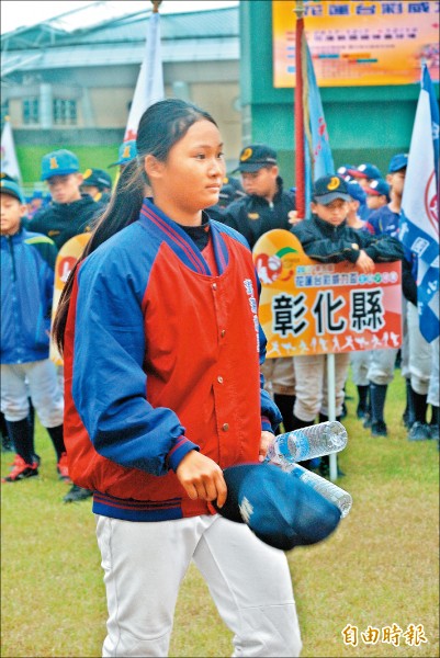 講美少棒隊第一位女球員吳鈺婷。(記者倪婉君攝) 講美少棒隊第一位女球員吳鈺婷。(記者倪婉君攝)