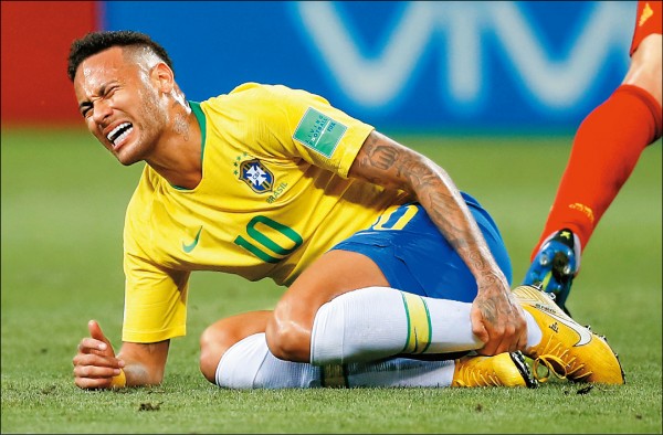   The International Football Association yesterday announced the appointment of the best male player of the year, and the three superstars missed the Brazilian Golden Boy Neymar. (Information) 