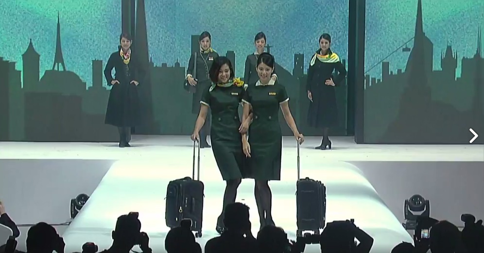 長榮航空新製服「三大雷點」引網友崩潰驚呼：太高深的時尚！