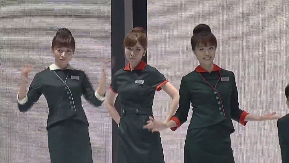 長榮航空新製服「三大雷點」引網友崩潰驚呼：太高深的時尚！