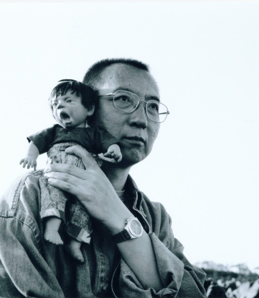 劉曉波叫天不應、叫地不靈的命運,象徵著所有在民主國家生活過的人,都要自我閹割本有的價值、信仰、思想,才可能與中國政府達成純粹畫大餅的交易。(歐新社檔案照) 劉曉波叫天不應、叫地不靈的命運,象徵著所有在民主國家生活過的人,都要自我閹割本有的價值、信仰、思想,才可能與中國政府達成純粹畫大餅的交易。(歐新社檔案照)