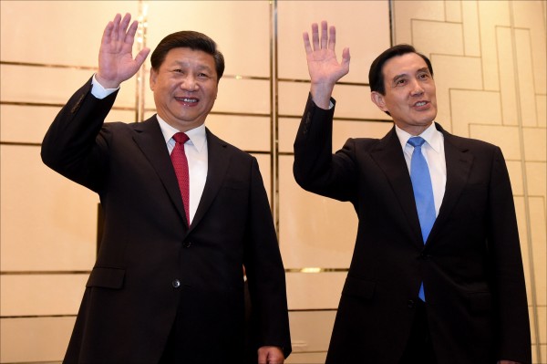 二○一五年馬英九到新加坡和習近平見面，正式為「中國國民黨的中華民國」寫下墓誌銘。（資料照）