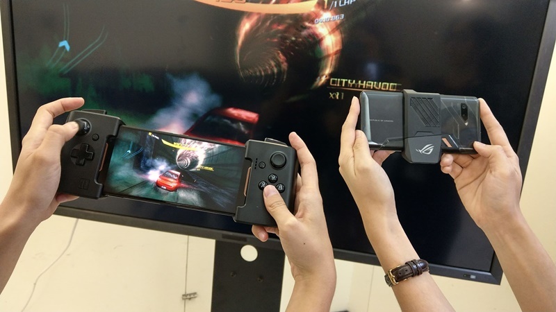 華碩發表首款 ROG 電競遊戲旗艦手機，並推出超強周邊遊戲配件。（圖記者劉惠琴攝）