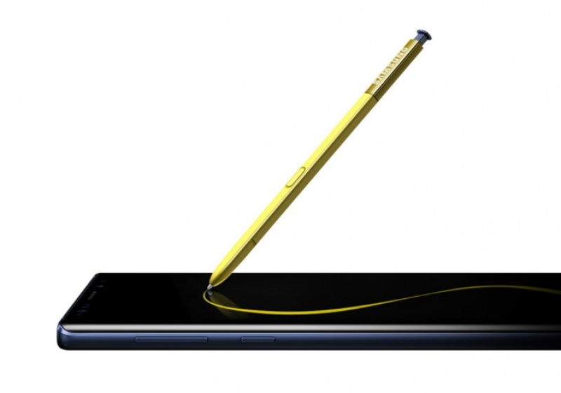 三星發表旗艦新機 Note 9 ，搭6.4 吋螢幕，是Note 系列有史以來螢幕尺寸最大的。主打更強大的SPen手寫筆，具備藍牙遙控功能、可用於拍照、音樂播放、簡報使用等。（圖／三星）