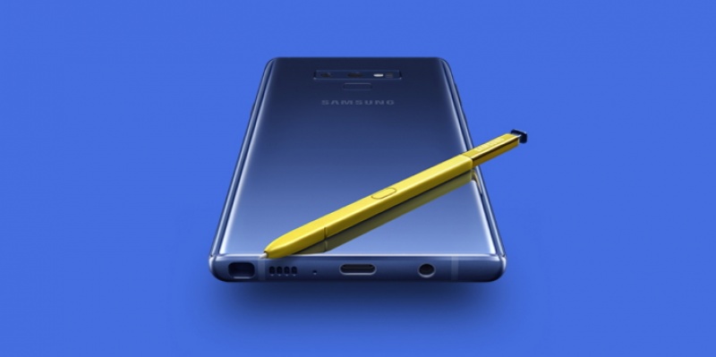 三星發表旗艦新機 Note 9 ，搭6.4 吋螢幕，是Note 系列有史以來螢幕尺寸最大的。主打更強大的SPen手寫筆，具備藍牙遙控功能、可用於拍照、音樂播放、簡報使用等。（圖／三星）