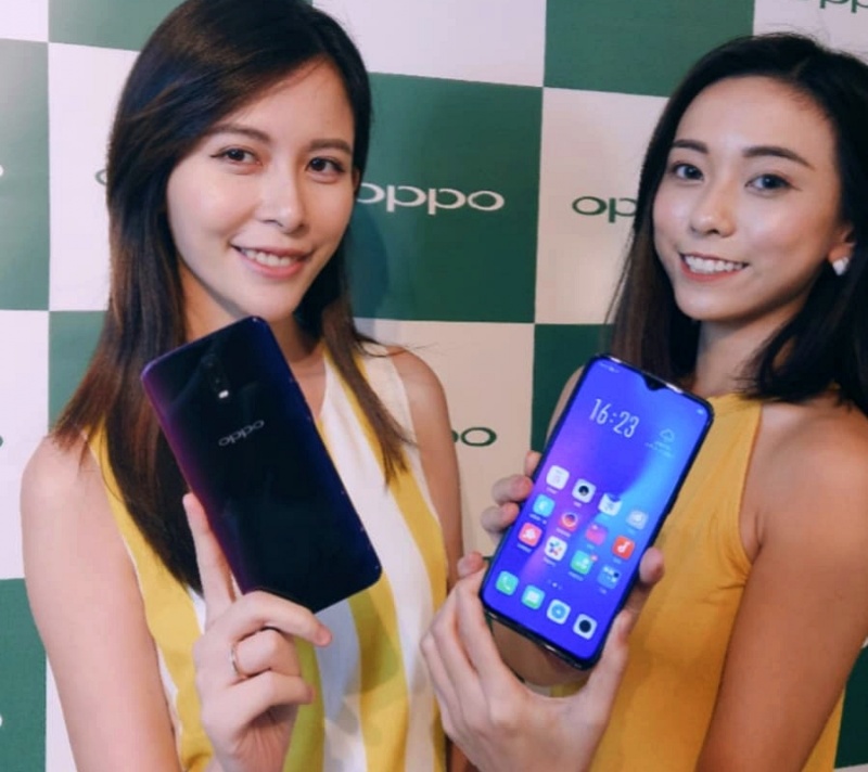 OPPO 發表新一代中階旗艦級新機 R17，搭6.4吋AMOLED螢幕、內建光感螢幕指紋辨識技術功能，為全球首款採用康寧第六代大猩猩玻璃的手機。(圖記者劉惠琴攝）
