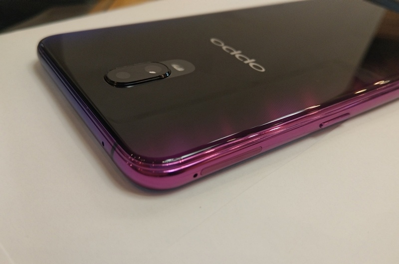 OPPO R17 主相機搭載雙鏡頭。 (圖記者劉惠琴攝）