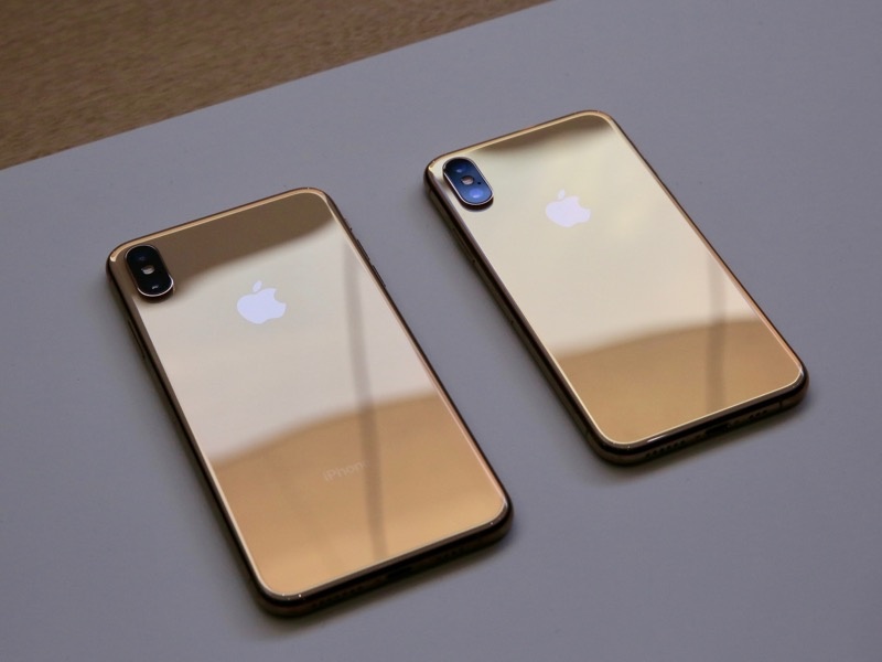 金色版 iPhone XS 和 XS Max（圖／記者黃敬淳攝）