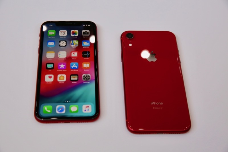 紅色版 iPhone XR（圖／記者黃敬淳攝）
