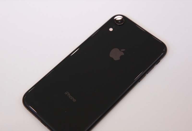 黑色版 iPhone XR（圖／記者黃敬淳攝）