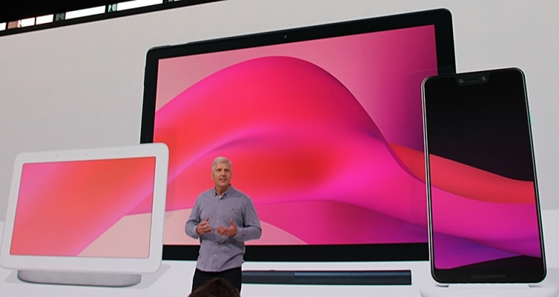 Google 2018新品發表會登場，此次共推出全新一代的Pixel 3 系列旗艦雙機、搭Chrome OS 系統的Pixel Salte 平板筆電（支援Pixel Pen觸控筆、鍵盤可拆卸）、手機無線充電座，以及首款搭7吋觸控螢幕的智慧喇叭Google Home hub。目前已確認的是，Pixel 3 系列旗艦雙機與無線充電座，今年將會在台灣正式開賣。（圖記者劉惠琴攝）