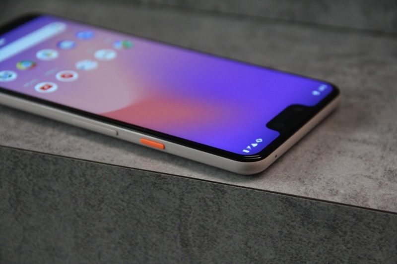 Google 新一代的Pixel 3 系列旗艦雙機，6.3吋擁「劉海」全螢幕的Pixel 3 XL。（圖記者劉惠琴攝）