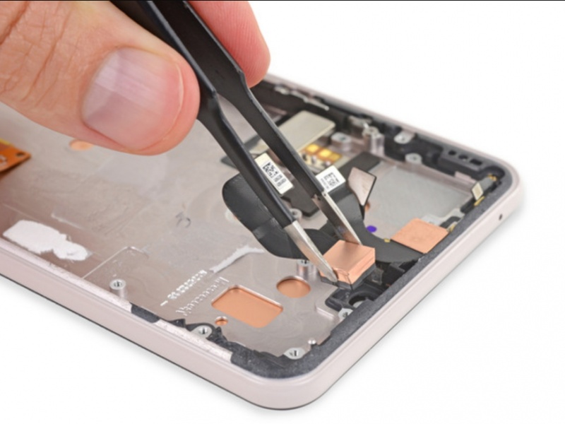 Google Pixel 3 XL。（圖翻攝自iFixit)