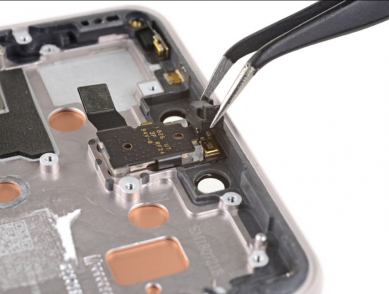 Google Pixel 3 XL。（圖翻攝自iFixit)
