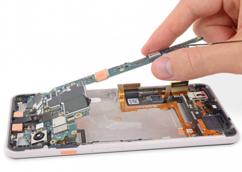 Google Pixel 3 XL。（圖翻攝自iFixit)